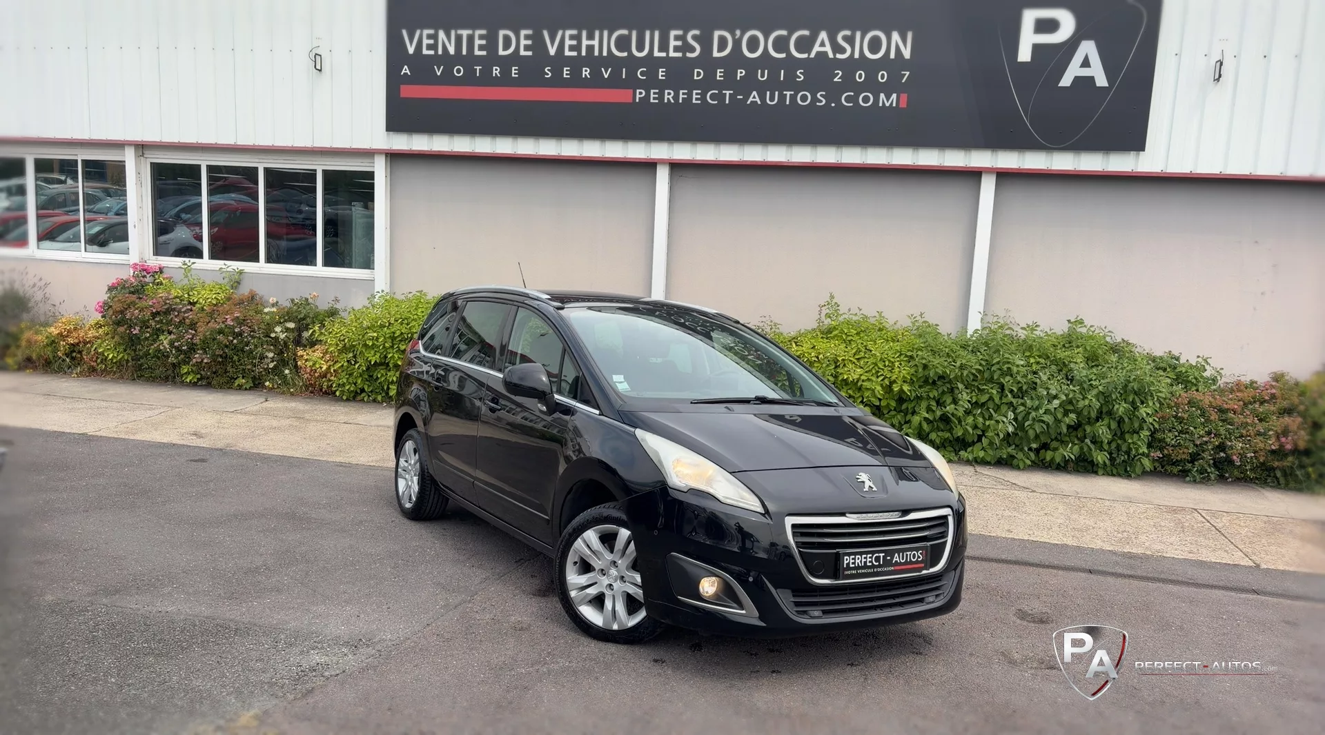 PEUGEOT 5008